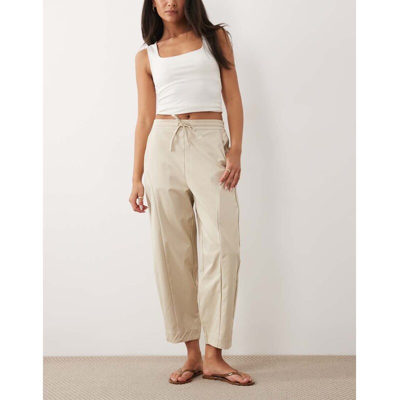 Threadbare barrel leg trouser in stone-Neutral