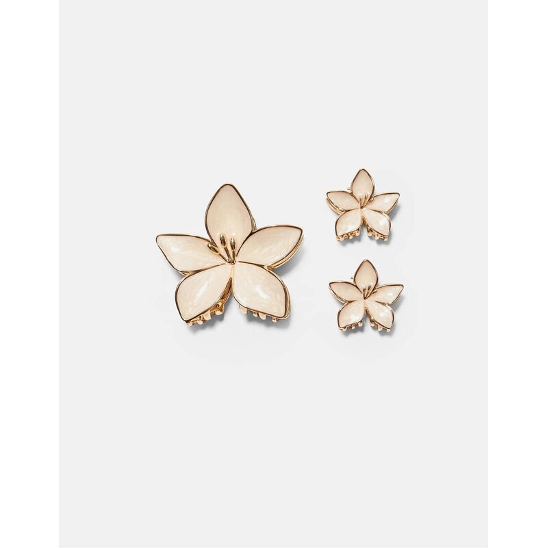 Stradivarius Set of 3 flower clips in ecru-White