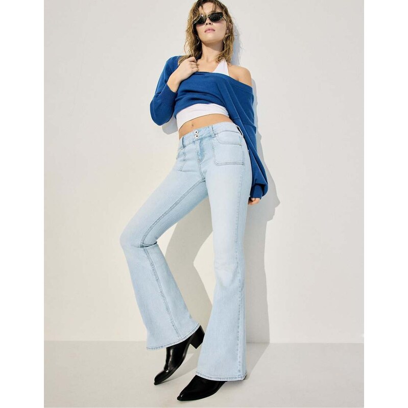 Stradivarius Low-rise jeans with seam pocket in light bleach