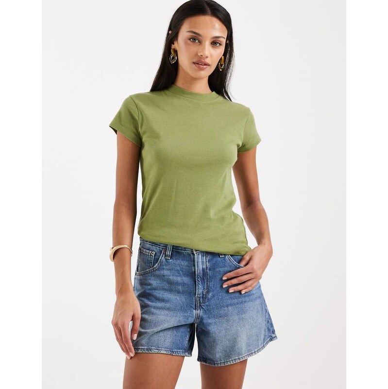 Levis cinch waist mid-thigh denim shorts in mid blue