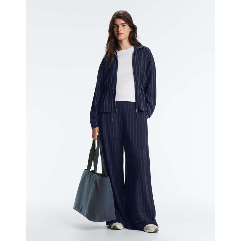 OYSHO Soft-touch wide-leg trousers with side pleat and modal in navy 114403935