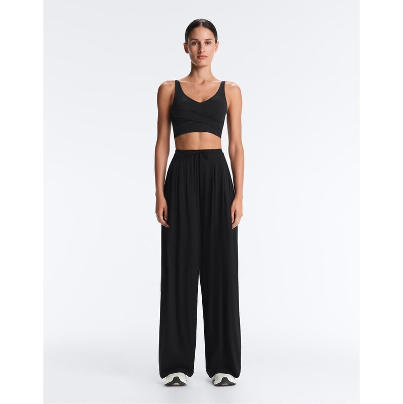 OYSHO Light touch wide-leg trousers in black 113880733