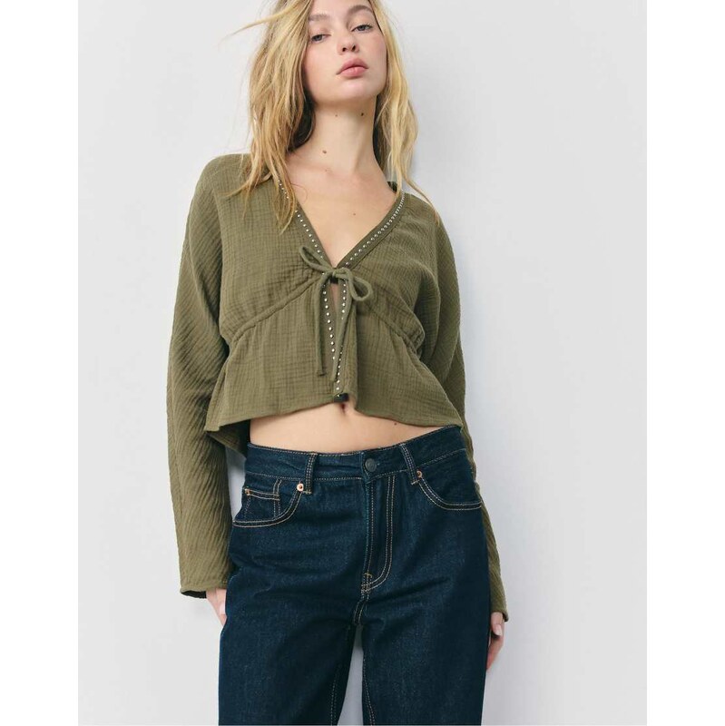 Stradivarius Open studded shirt in khaki-Green 113881825
