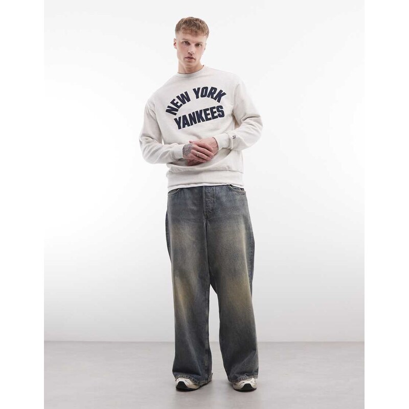 New Era NY Yankees logo graphic sweatshirt in cream-White