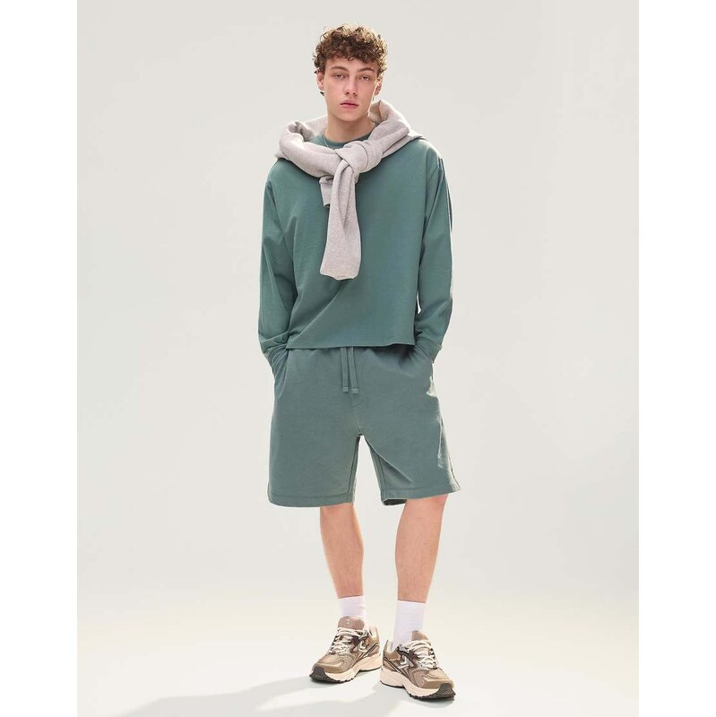 Bershka Basic fleece bermuda shorts in black-Green