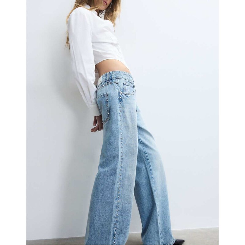 Stradivarius Wide-leg loose studded jeans in medium light blue denim 114082752