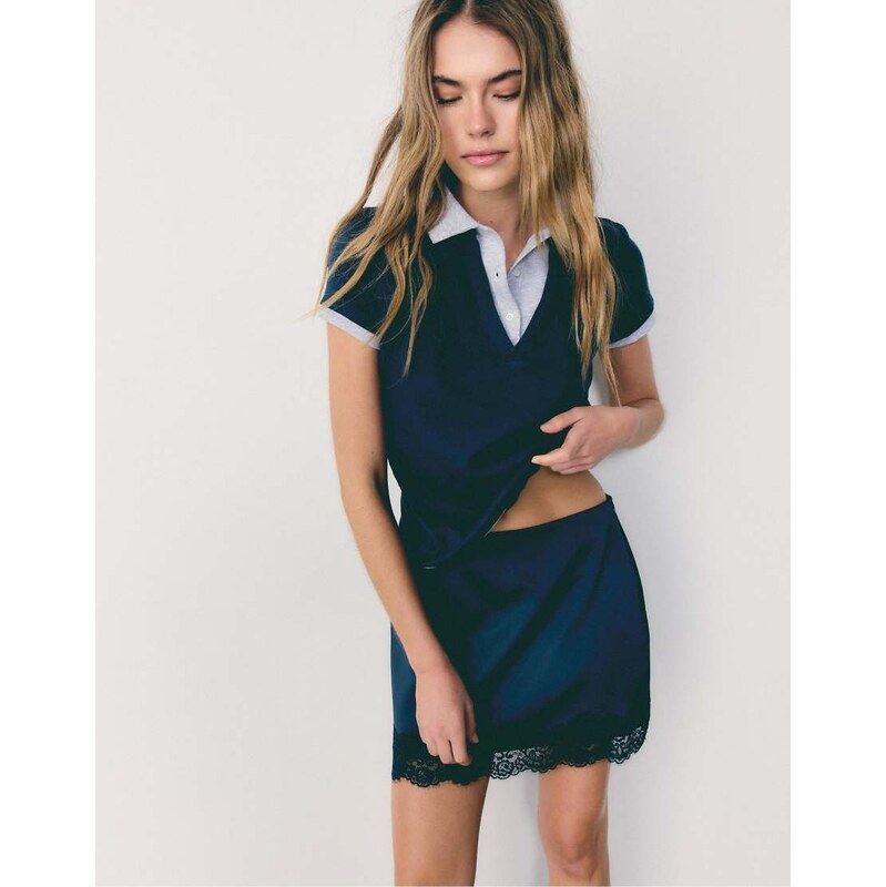 Stradivarius Sateen mini skirt with lace trim in dark blue-Navy 114121003