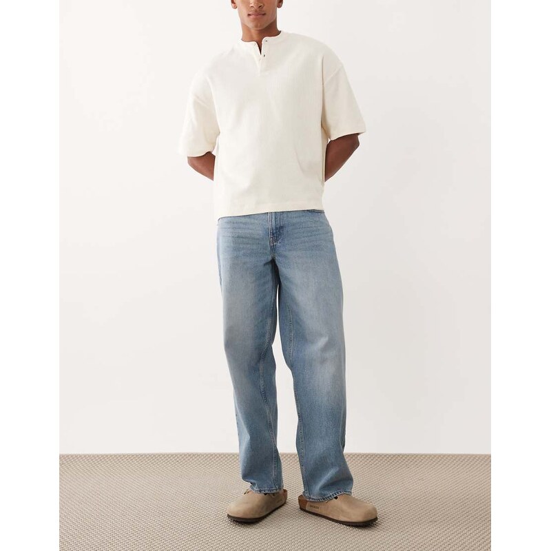 New Look baggy fit jeans in mid blue
