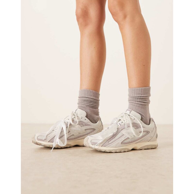 New Balance 204L scallop trainers in lilac and grey-White