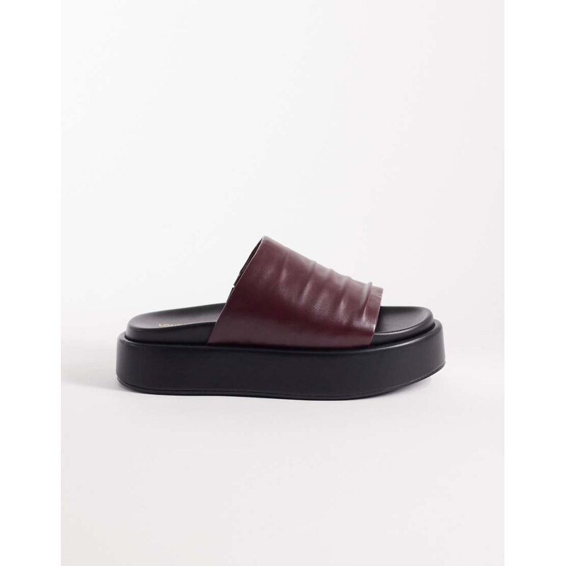 London Rebel flatform slider in burgundy-Red