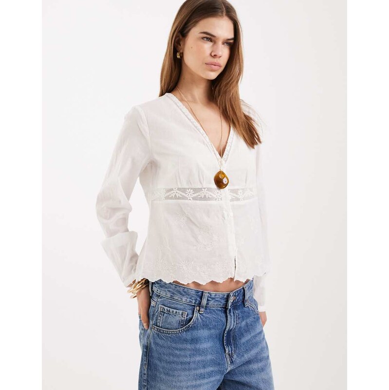 ONLY v-neck cropped blouse with floral embroidery in white 114240778
