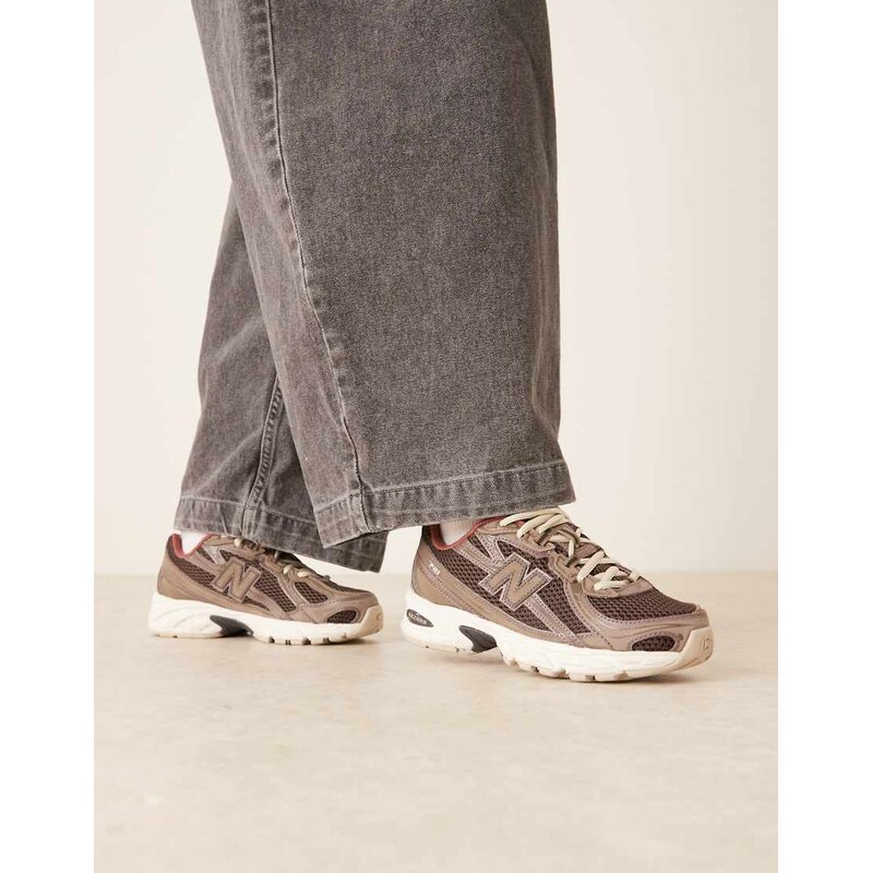 New Balance 740 trainers in brown