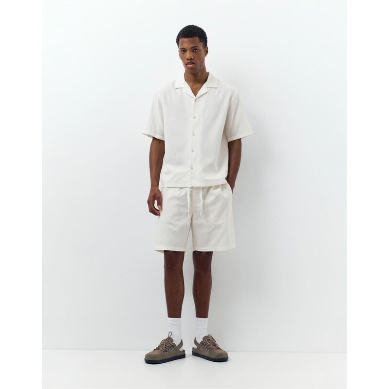 Pull&Bear linen blend shorts in off white