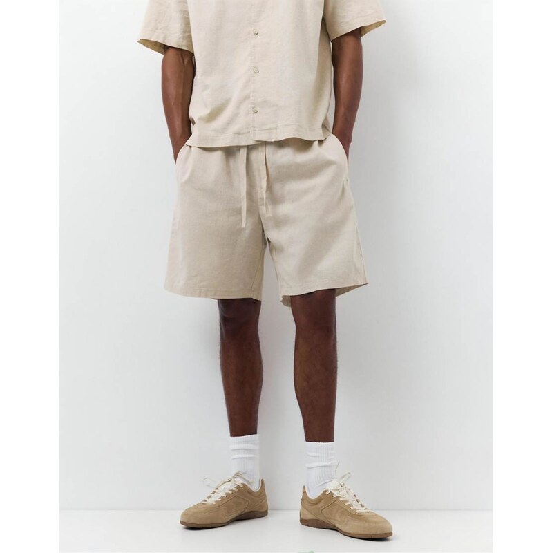 Pull&Bear linen blend shorts in beige-Neutral