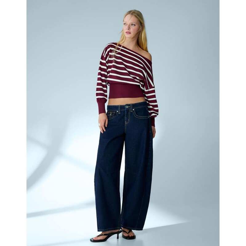 Bershka Asymmetric neck print jumper in burgundy-Red 114222038