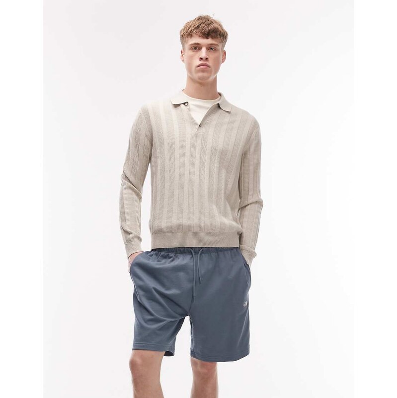 The North Face Essential logo light oversized short in light