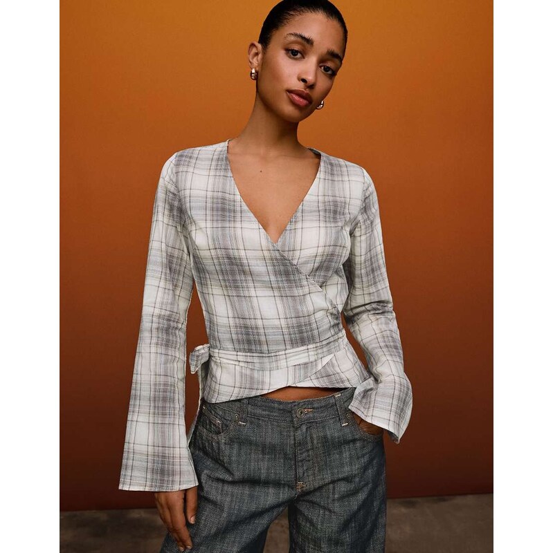 Bershka Wrap print blouse in beige-Neutral