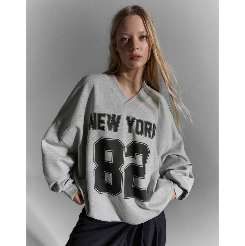 Bershka Oversize print sweatshirt in grey 114260144
