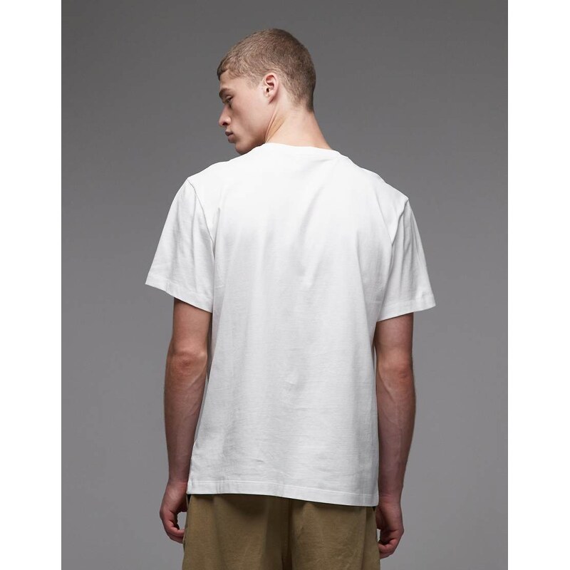 The North Face Essential central logo t-shirt in white - WHITE