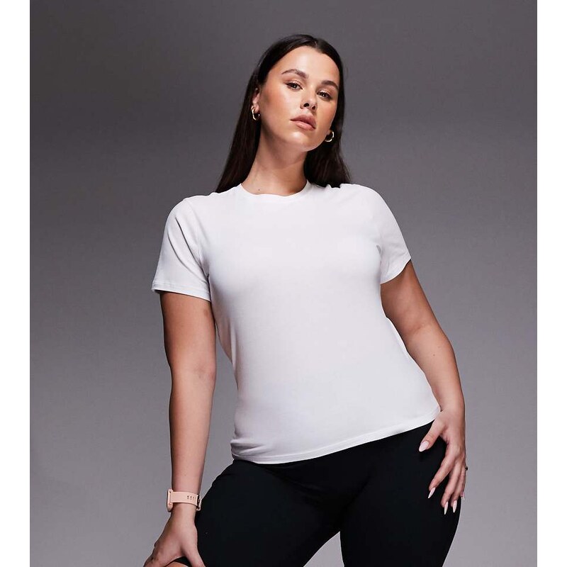 4505 Curve fitted cotton everyday t-shirt with quick dry finish in 112650719