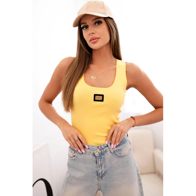 K-Fashion Dámská pruhovaná top s ramínky a ozdobnou nášivkou