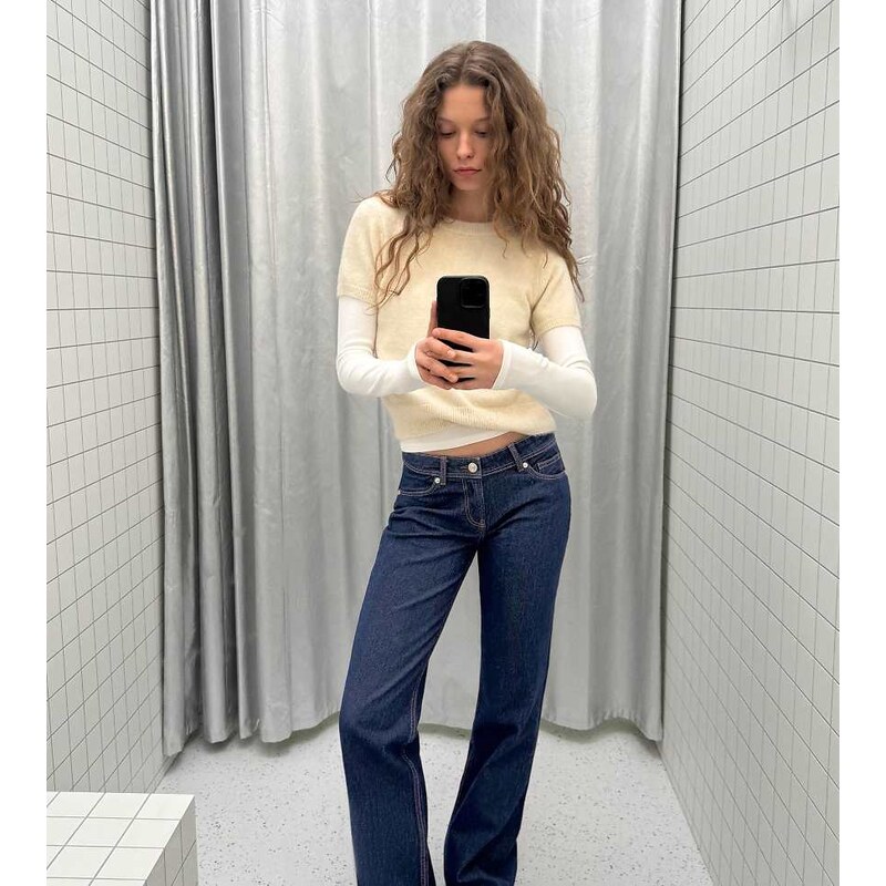 Bershka Tall low waist bootcut jeans in blue-Navy