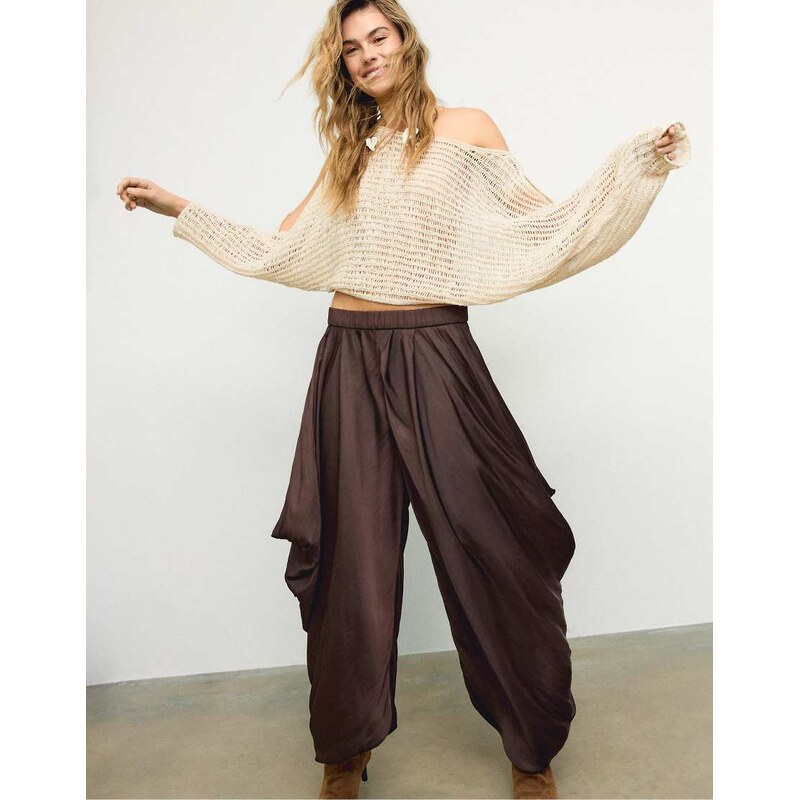 Stradivarius Super volume sarouel trousers in brown