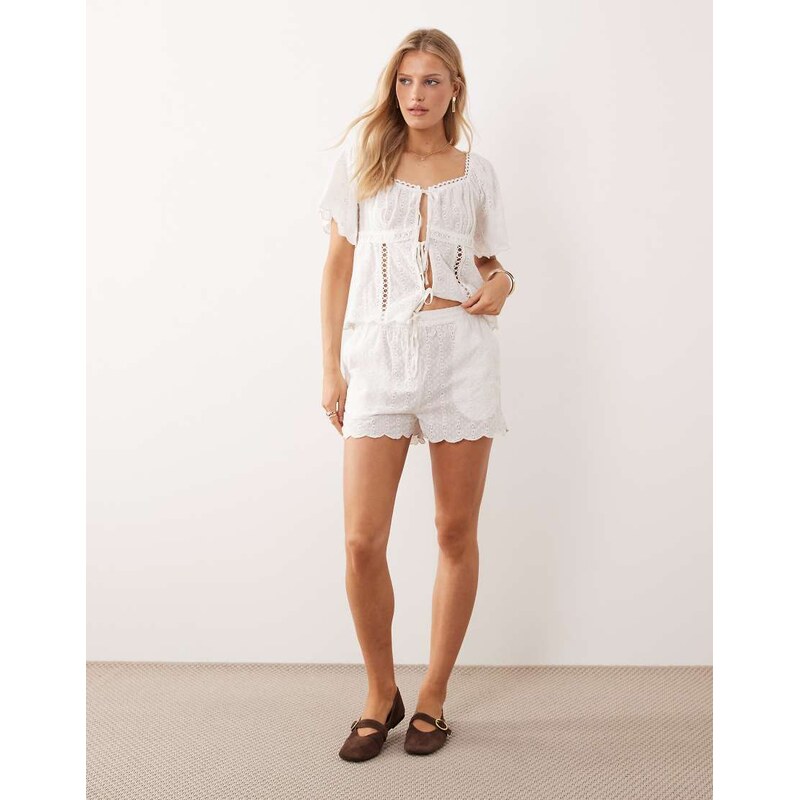 Iisla & Bird beach shorts in white 114413535