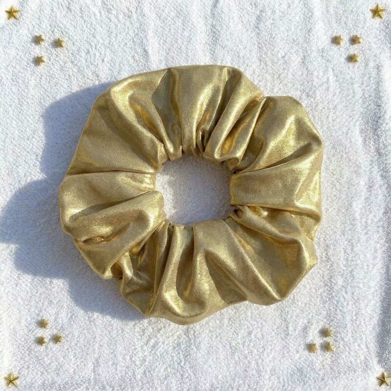 Sparkle*Me Nařasená gumička do vlasů Scrunchie z kolekce plavek Zlatá 114450047