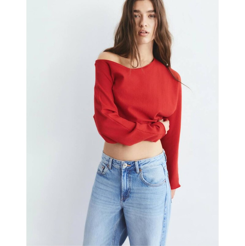 Pull&Bear Asymmetric jumper in red 114450905