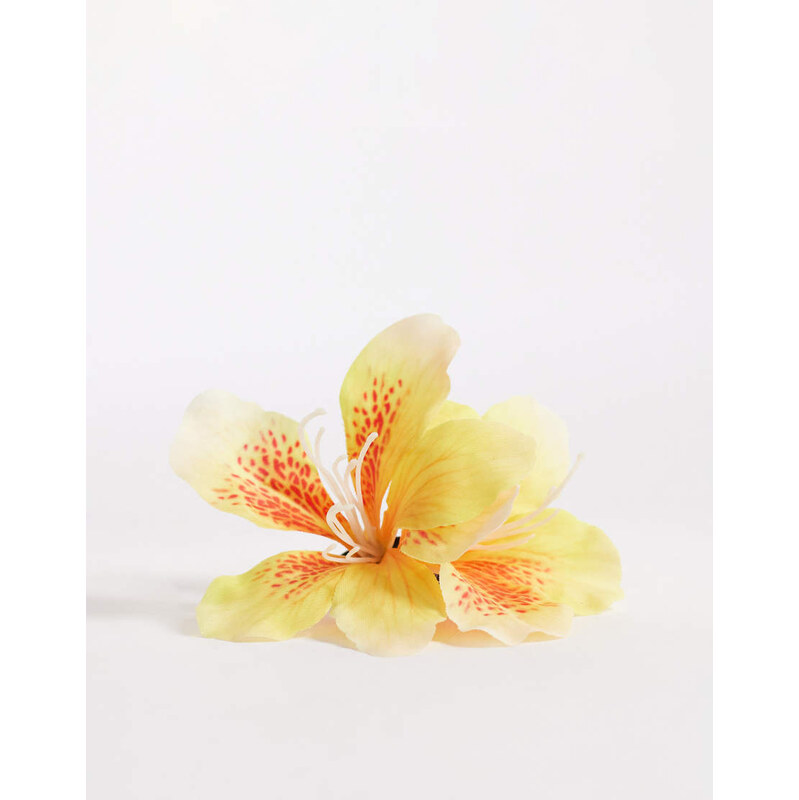 DesignB London fabric flower hair claw clip in yellow and white