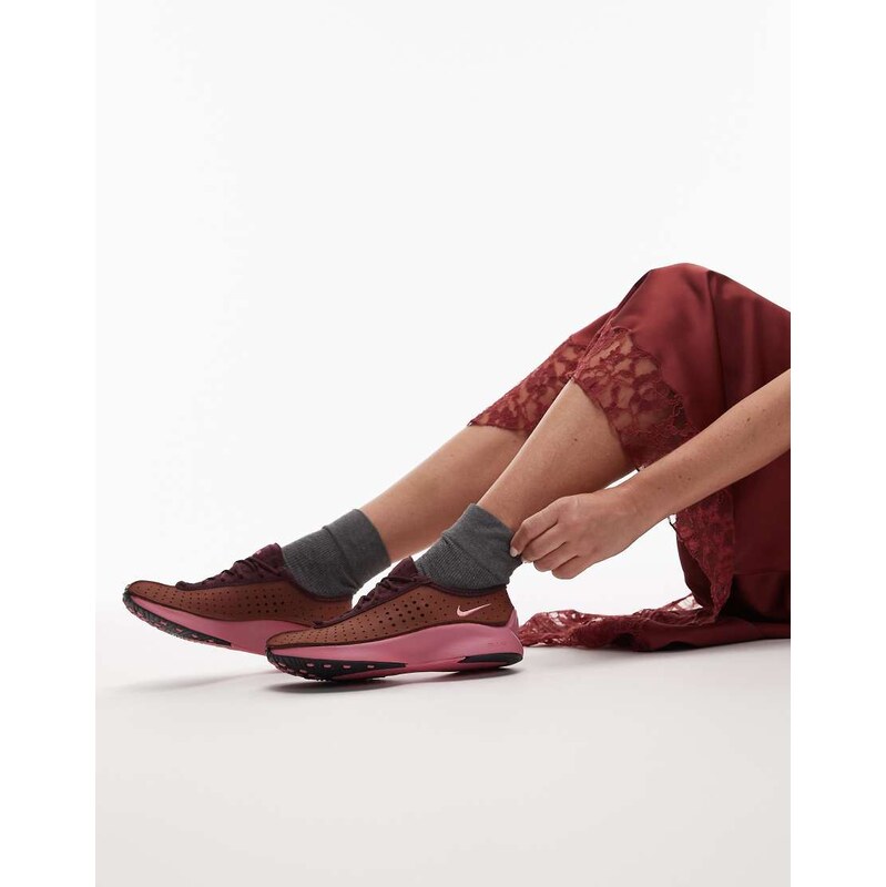 Nike Air Superfly trainers in burgundy and pink-Red