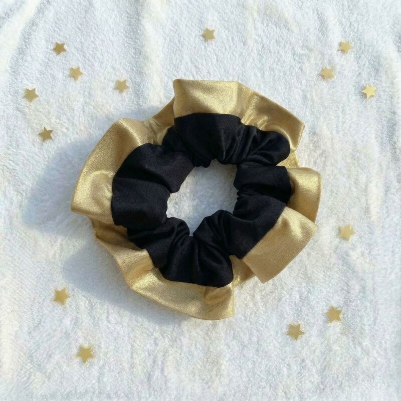 Sparkle*Me Nařasená gumička do vlasů Scrunchie z kolekce plavek zlato 114463761