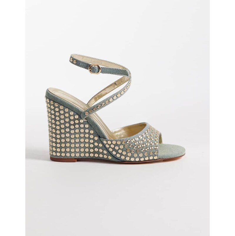 Azalea Wang Matteus wedge heeled sandals in light denim studs-Blue 114727840
