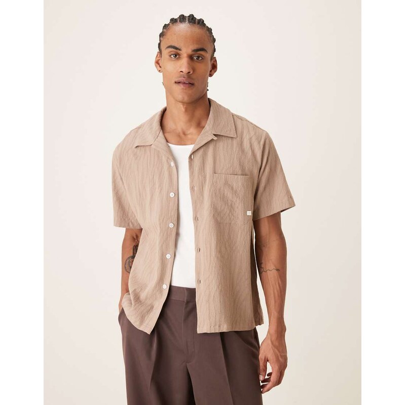 Farah Riley short sleeve textured logo shirt in brown