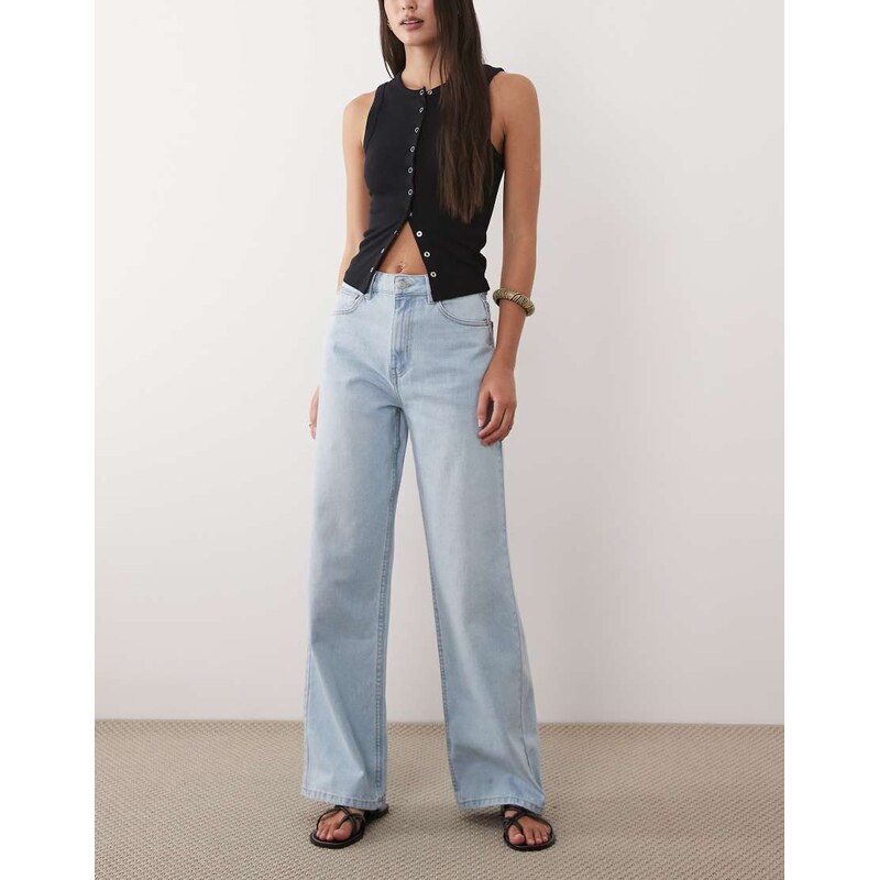 ASOS DESIGN wide leg dad jeans in lightwash-Blue