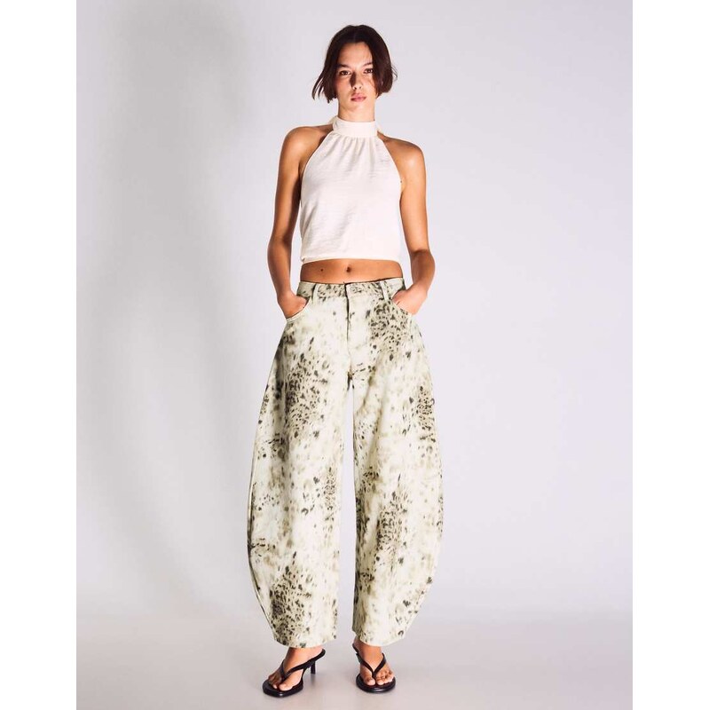 Bershka Barrel-leg print trousers in brown-Yellow