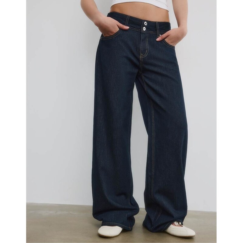 Stradivarius Low-waist double-button jeans in rinse blue denim