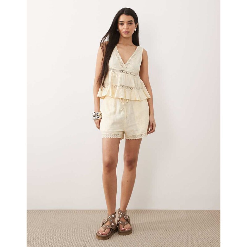 Iisla & Bird flippy short in beige-Neutral