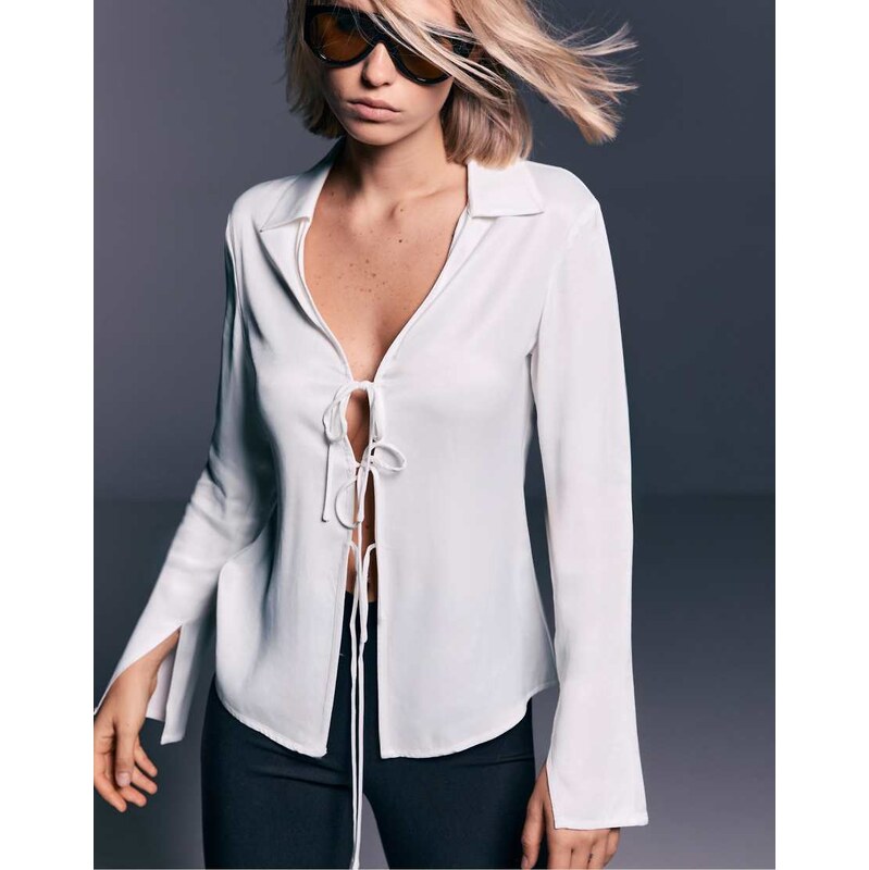 Stradivarius Satin bow shirt in ecru-White 114535017