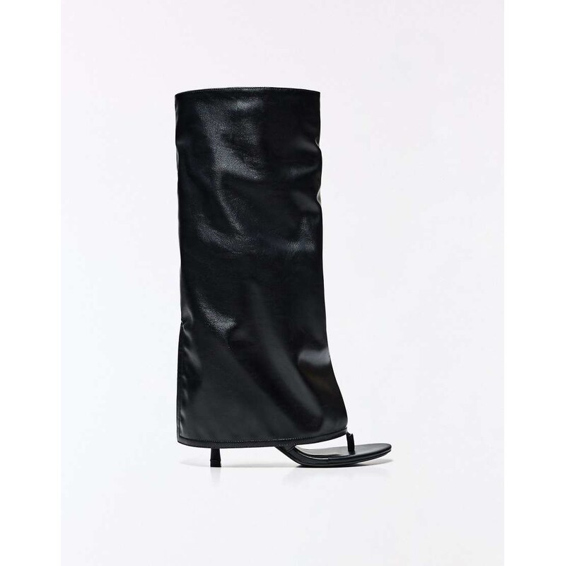 Bershka Thong heeled sandals in black 114544012