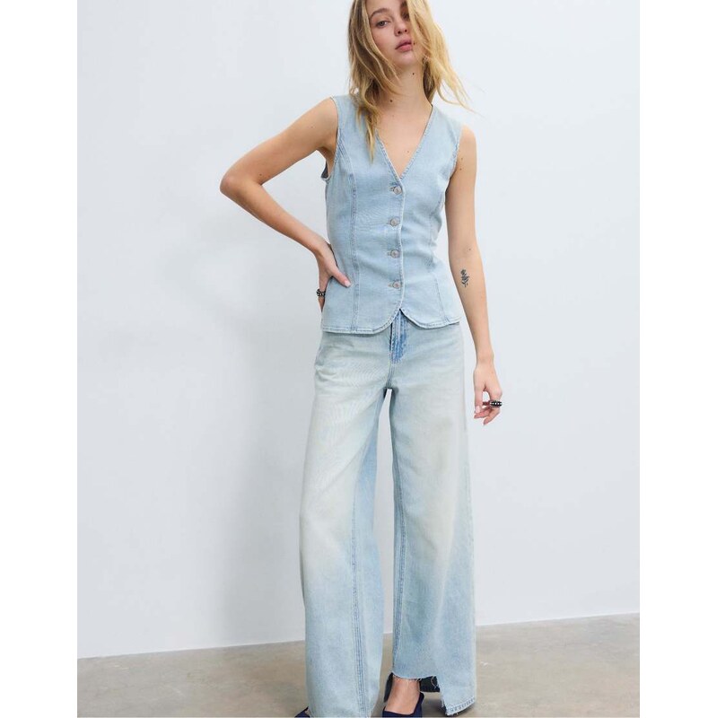 Stradivarius Fitted denim top in medium blue denim 114544052