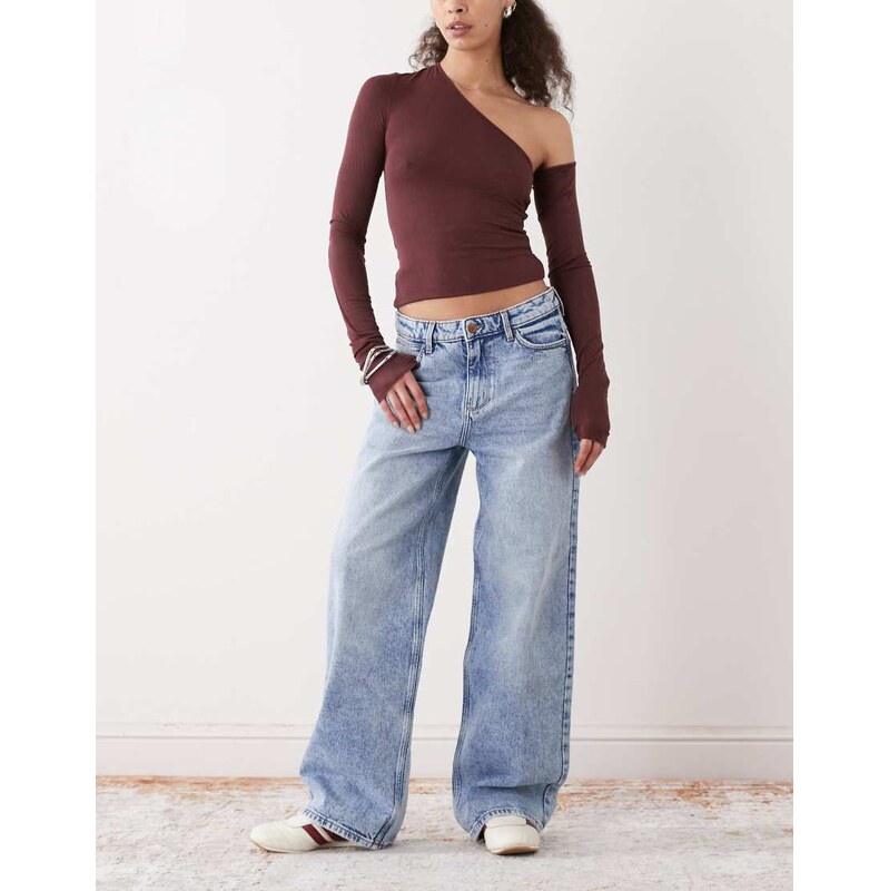 Wrangler mid-rise loose straight jeans in light wash-Blue