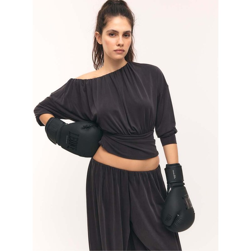 Stradivarius Soft-touch asymmetric t-shirt in dark grey 114561579