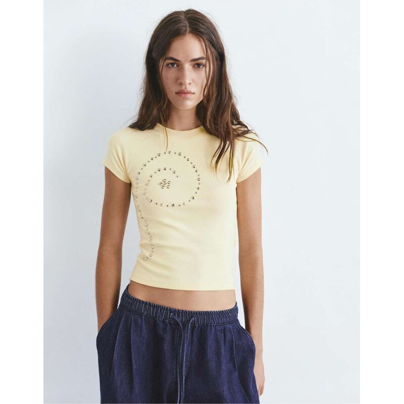 Pull&Bear Stud t-shirt in yellow 115529050