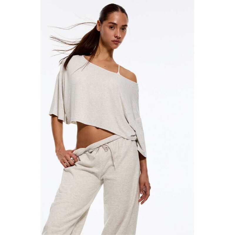 Bershka Asymmetric short sleeve t-shirt in washed grey-White 114584628