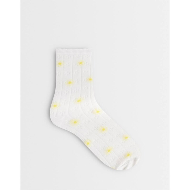 Pieces pointelle socks with daisy print in white