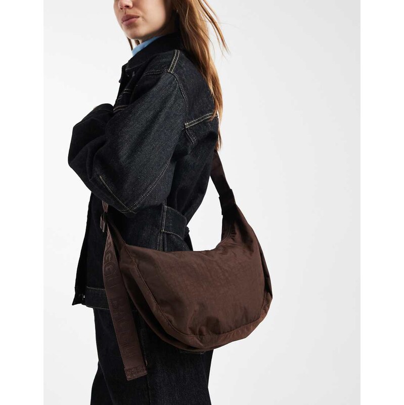 Baggu medium nylon crescent bag in coffee-Brown 115491571