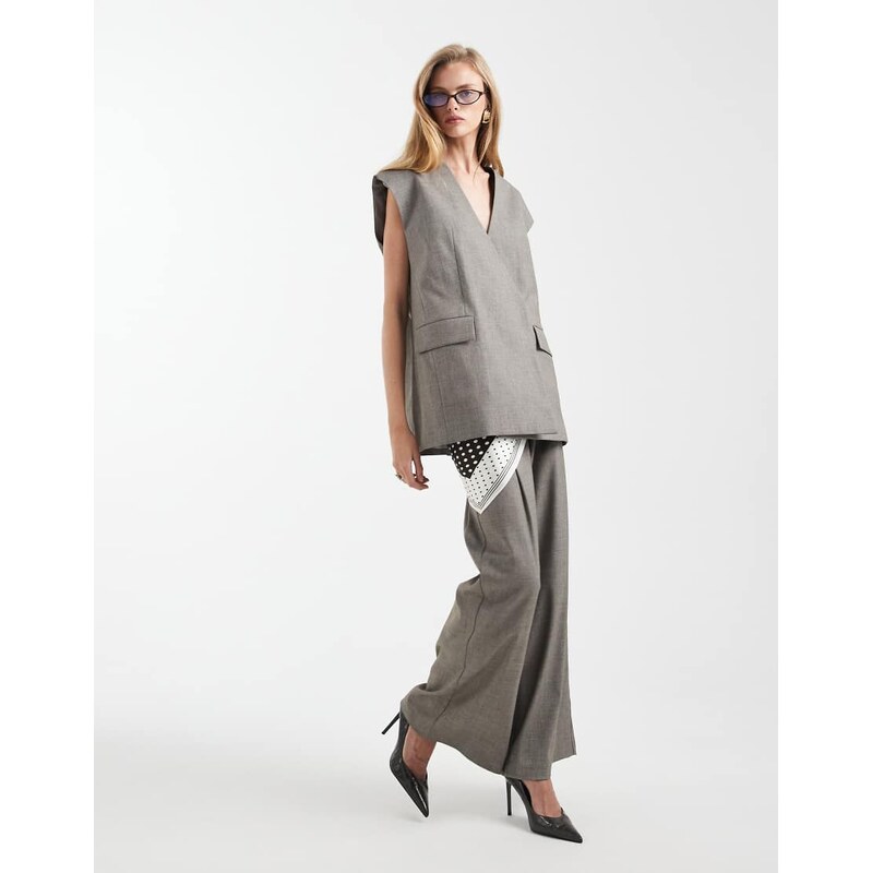 ASOS DESIGN tailored low rise wide leg trousers in brown