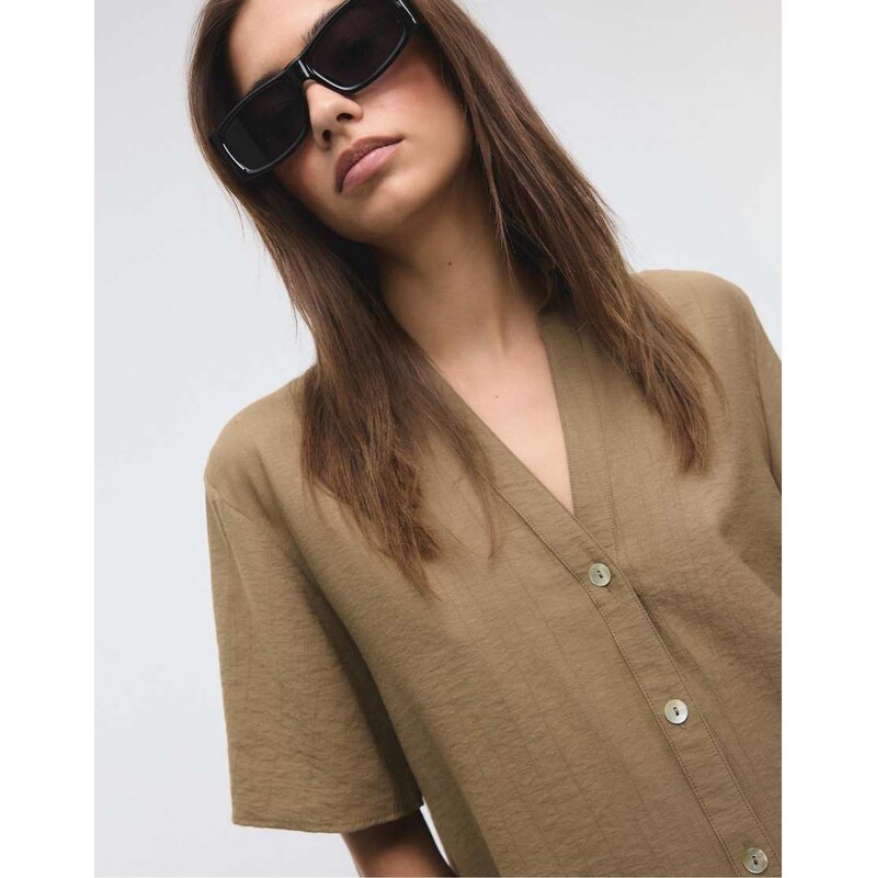 Stradivarius Button-up flowing shirt in brown 114699201